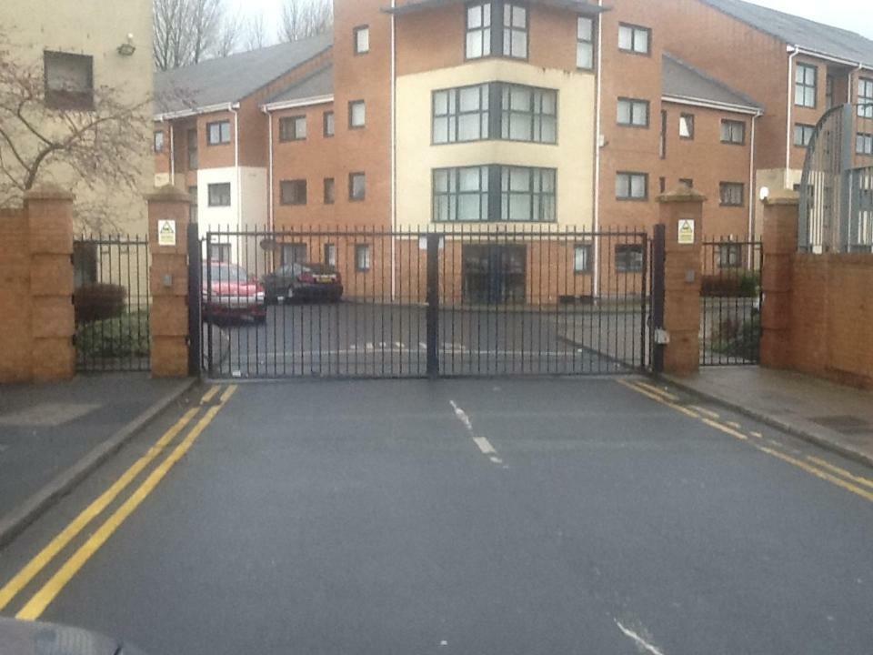 Liverpool 2 Bedroom Apartment Екстериор снимка